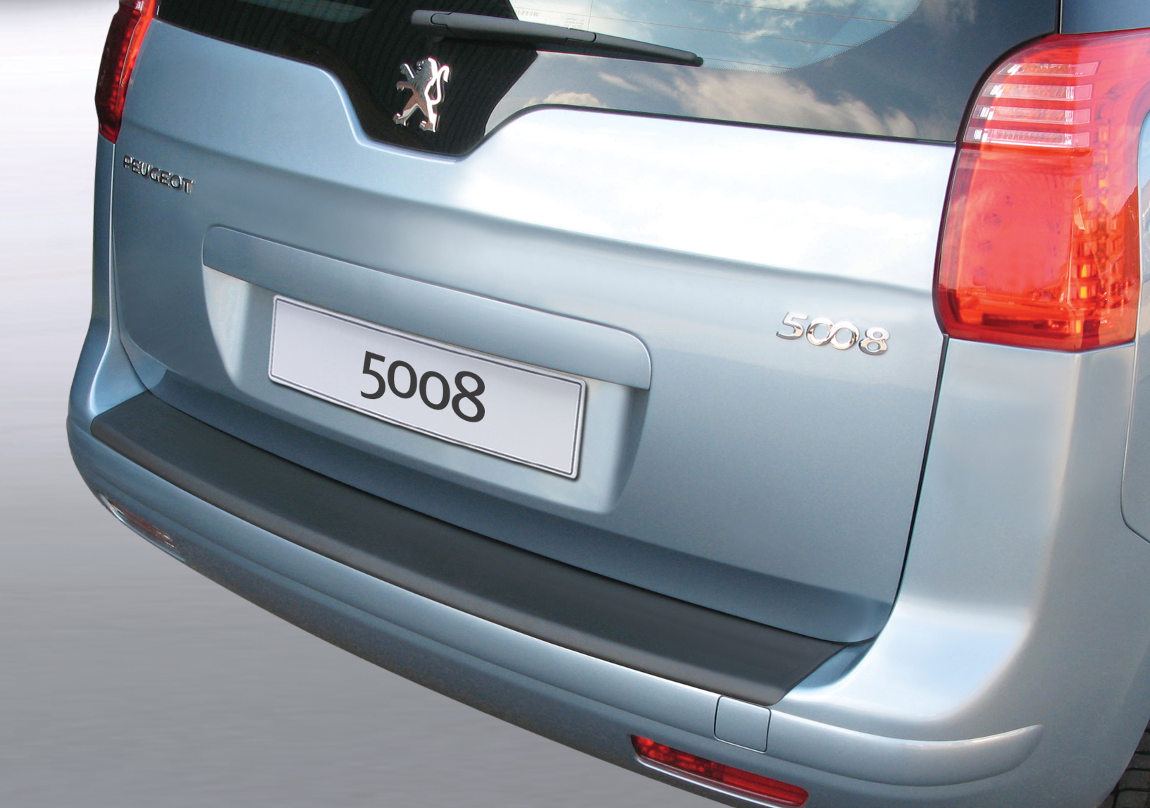 Takapuskurin kolhusuoja Peugeot 5008 10/2009-
