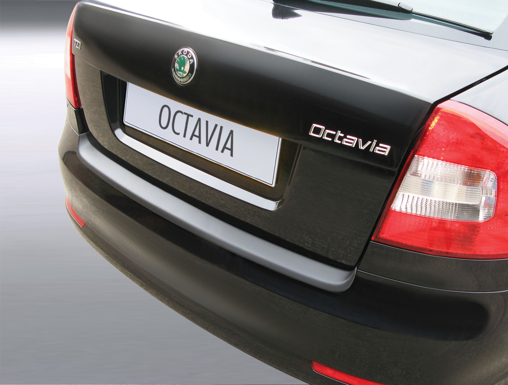 Takapuskurin kolhusuoja Skoda Octavia III 5d 09-2/2013