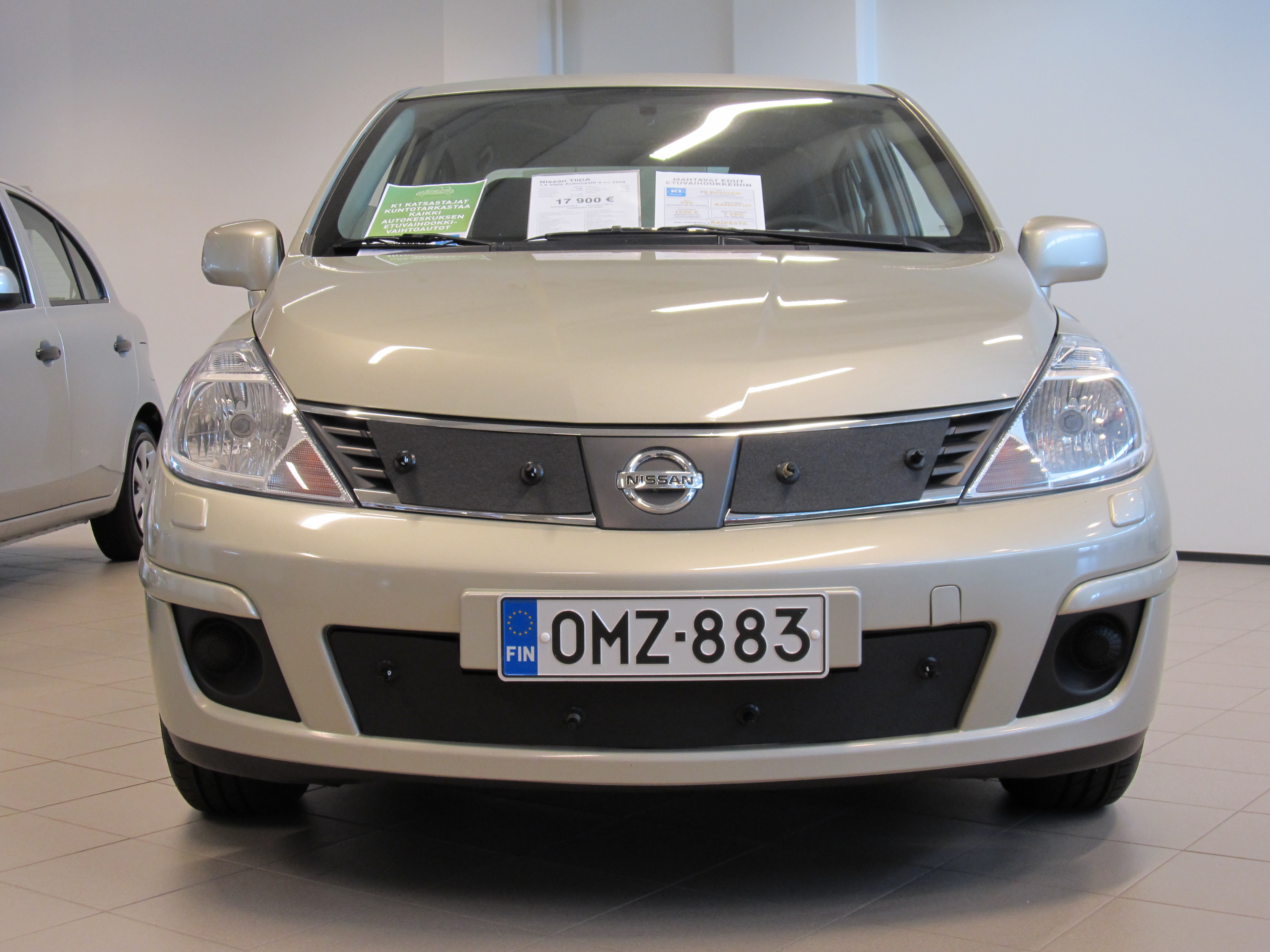 Maskisuoja Nissan Tiida 2007-2011