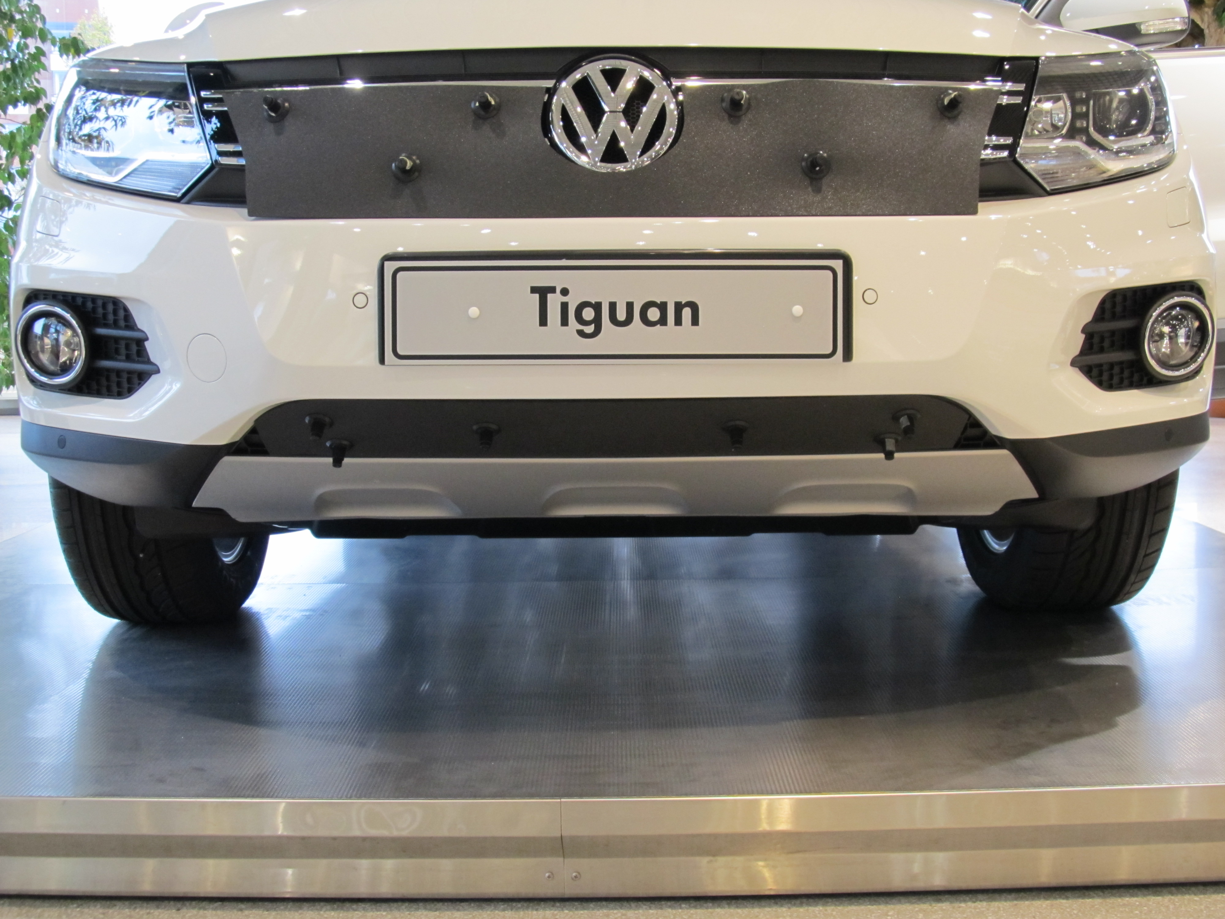 Maskisuoja Volkswagen Tiquan 2012-2015
