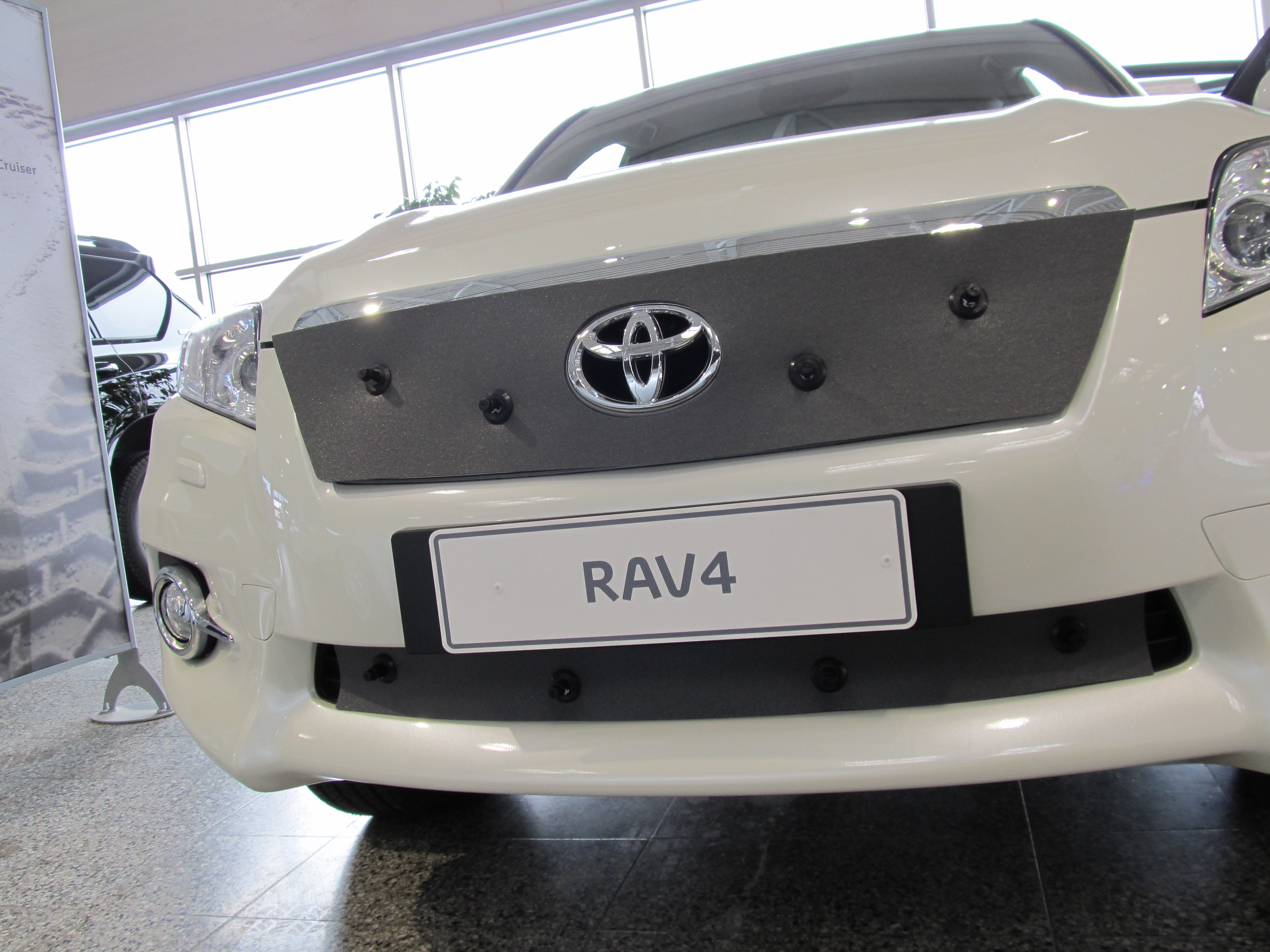 Maskisuoja Toyota RAV4 2009-2010 (Kopio)