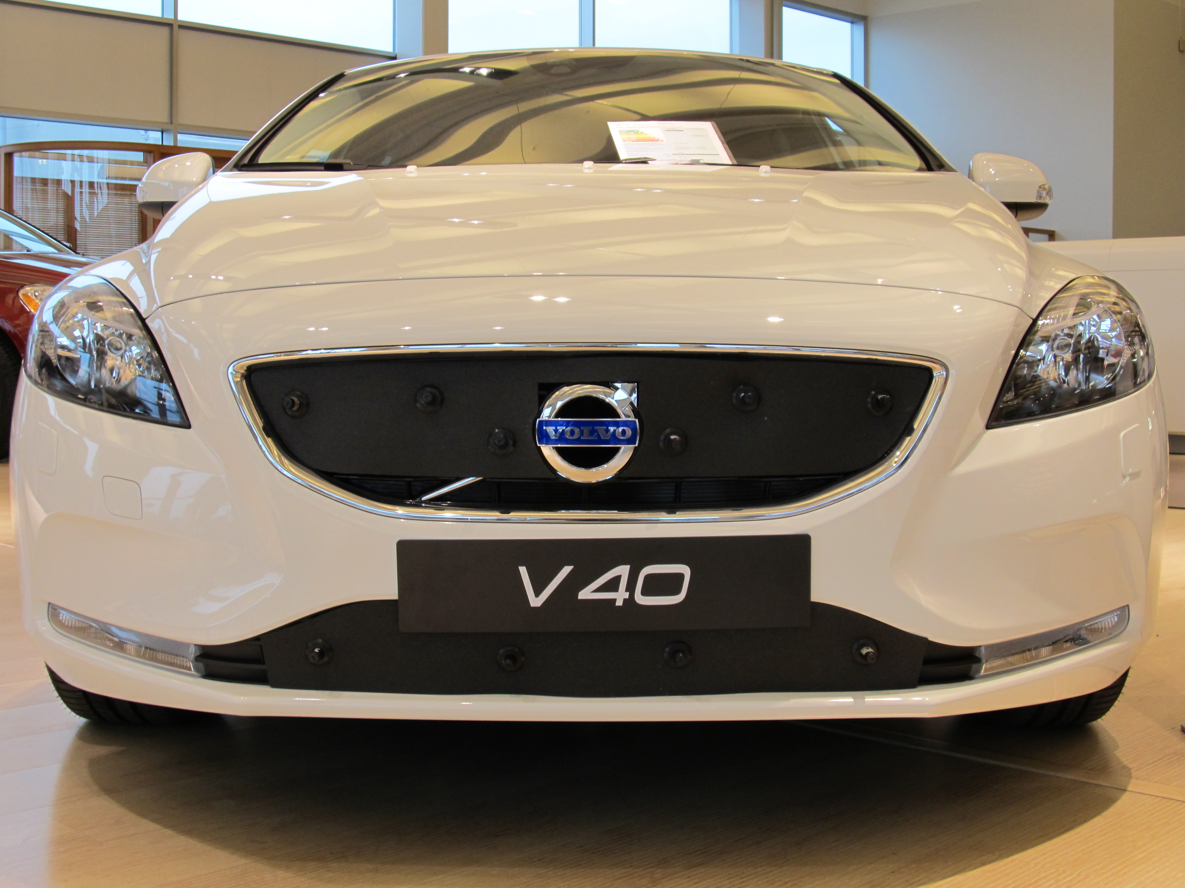 Maskisuoja Volvo V40 2013-
