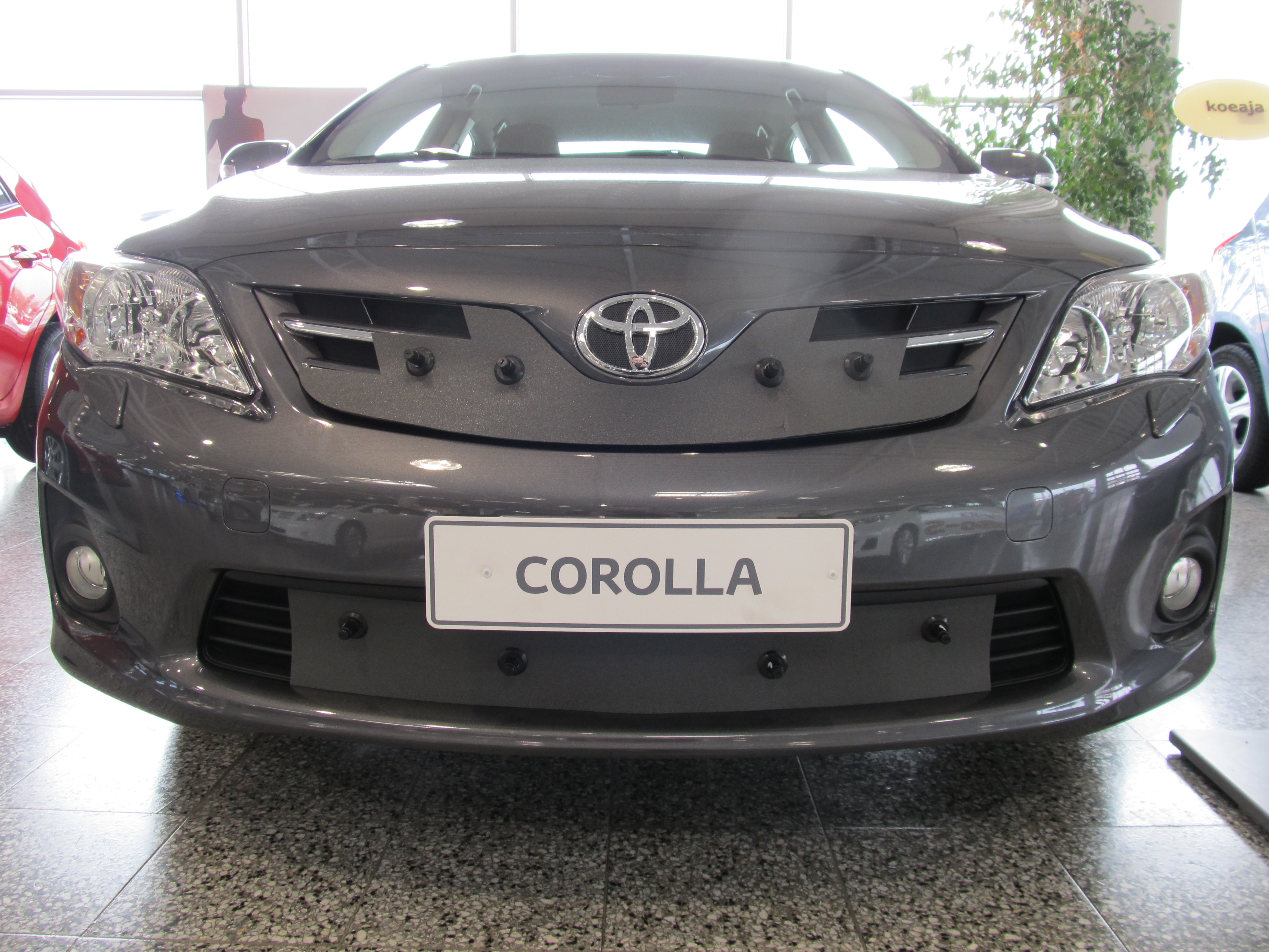 Maskisuoja Toyota Corolla 2011-2013