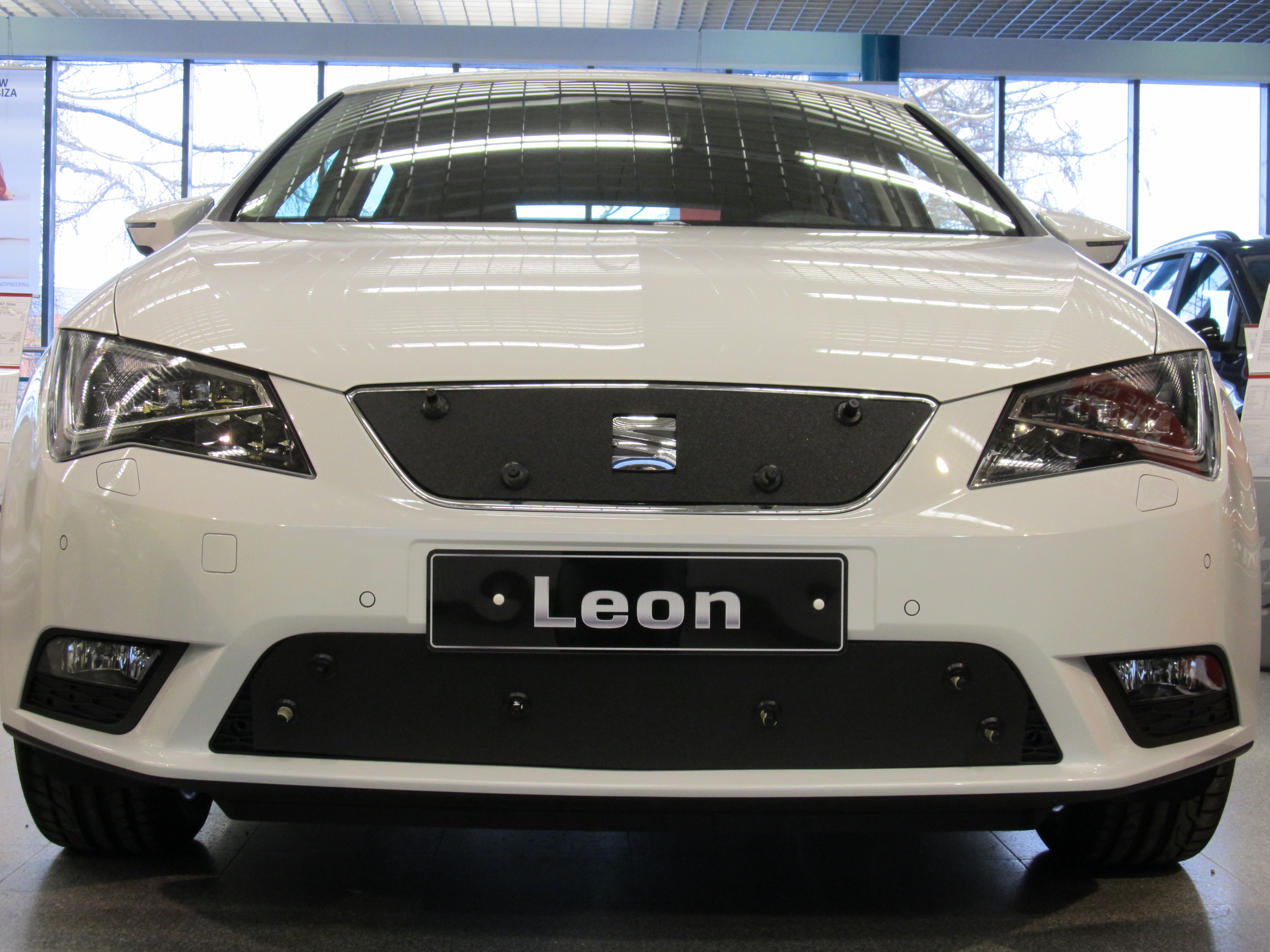 Maskisuoja Seat Leon 2013-2016