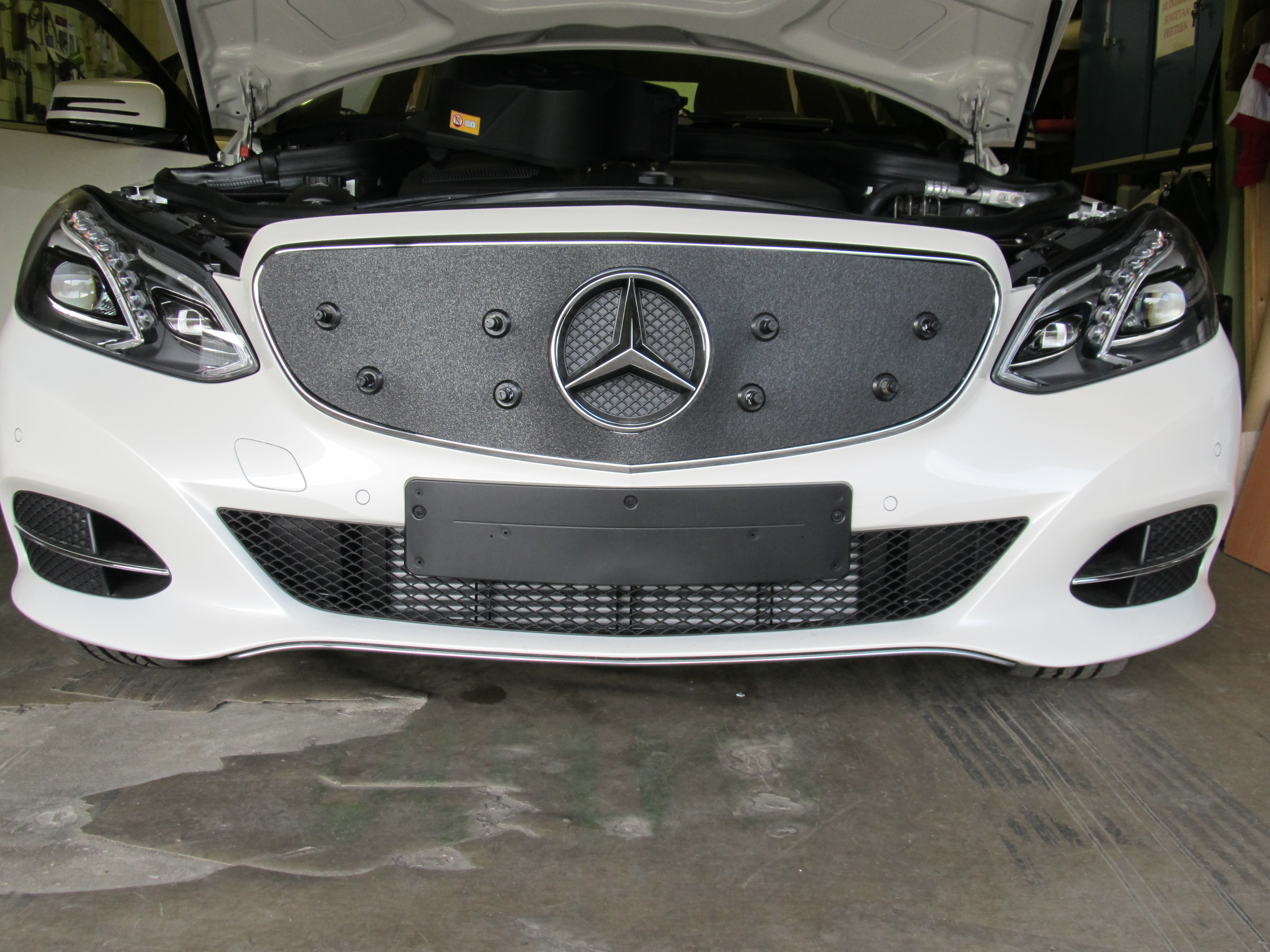 Maskisuoja Mercedes Benz E-sarja W212 2013-2015