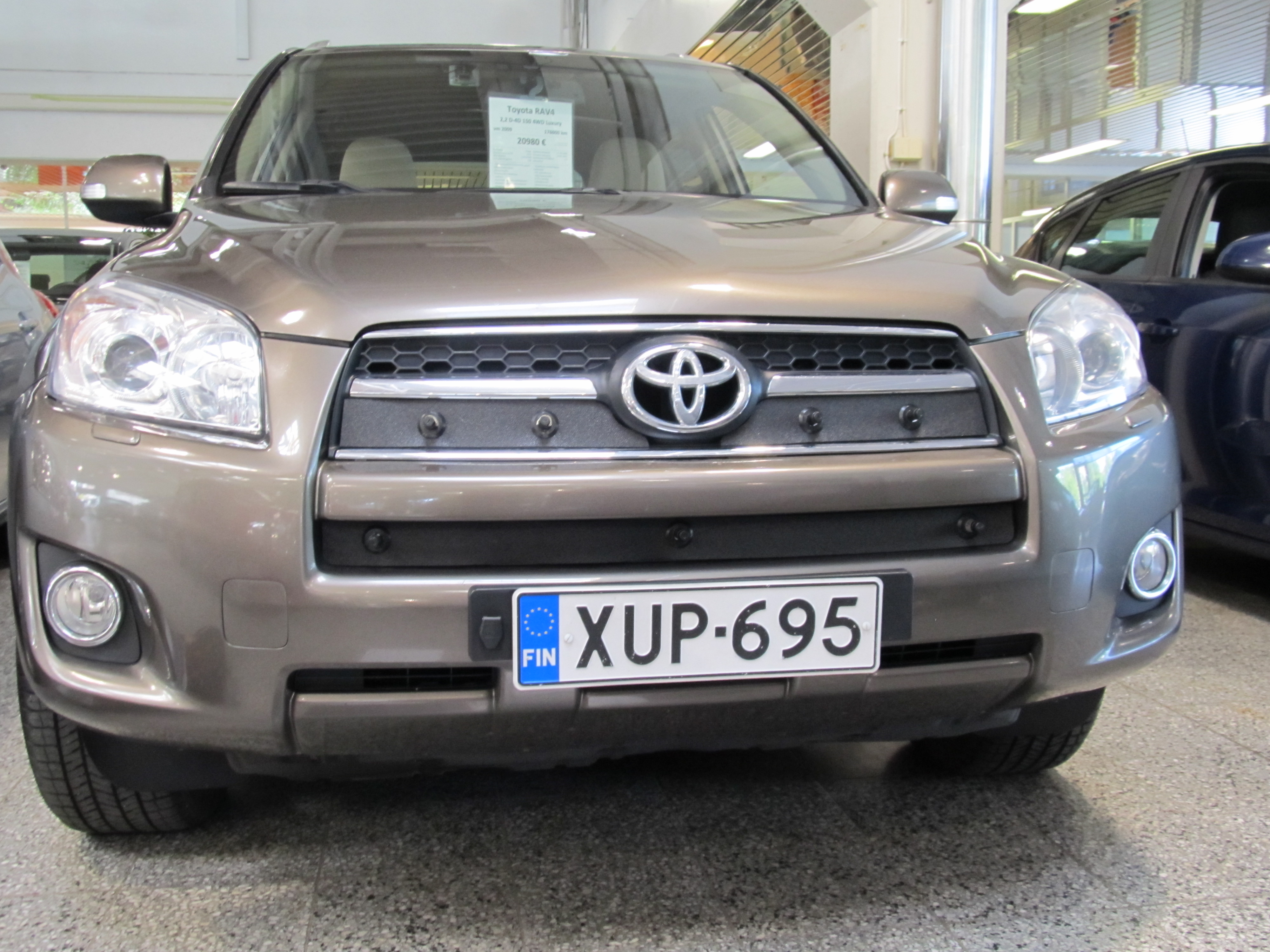 Maskisuoja Toyota RAV4 06- (Kopio)