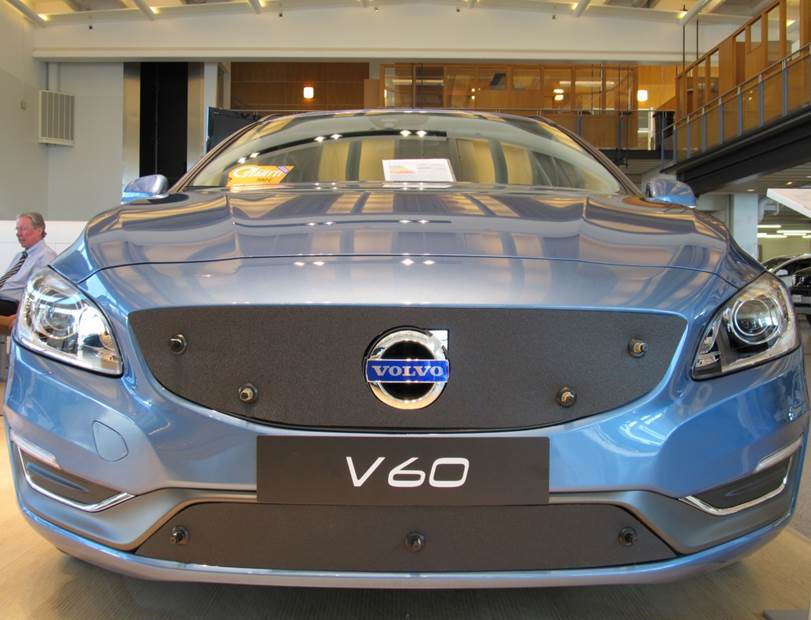 Maskisuoja Volvo V60 2014- (CWAB) (Kopio)
