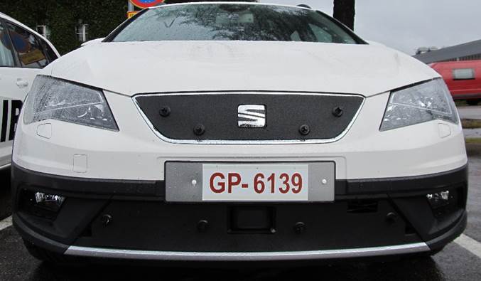 Maskisuoja Seat Leon FR 2014- (tutkalla) (Kopio)