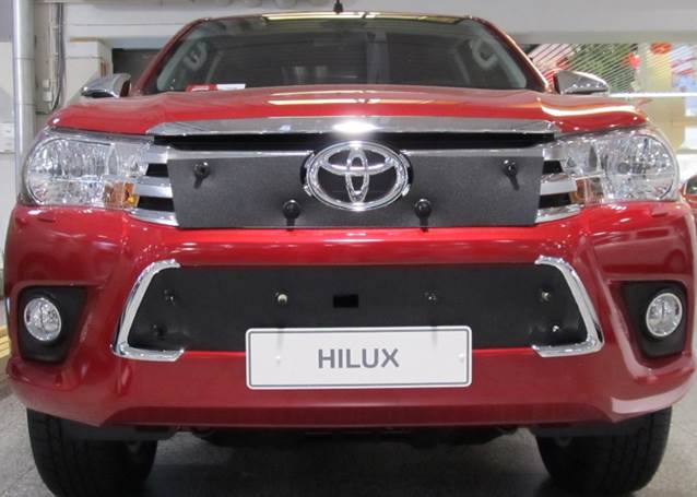 Maskisuoja Toyota Hilux 2016-