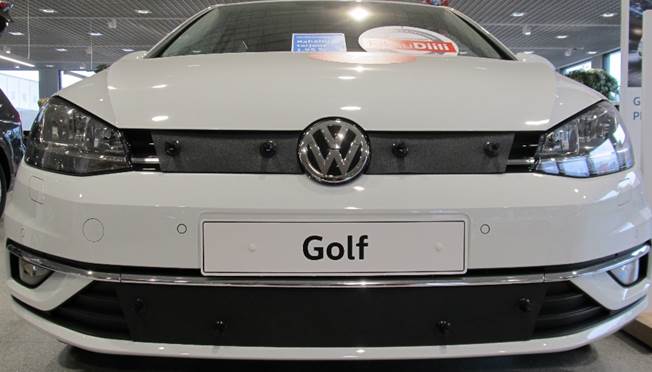 Maskisuoja Volkswagen Golf Sportvan 2018- (Kopio)