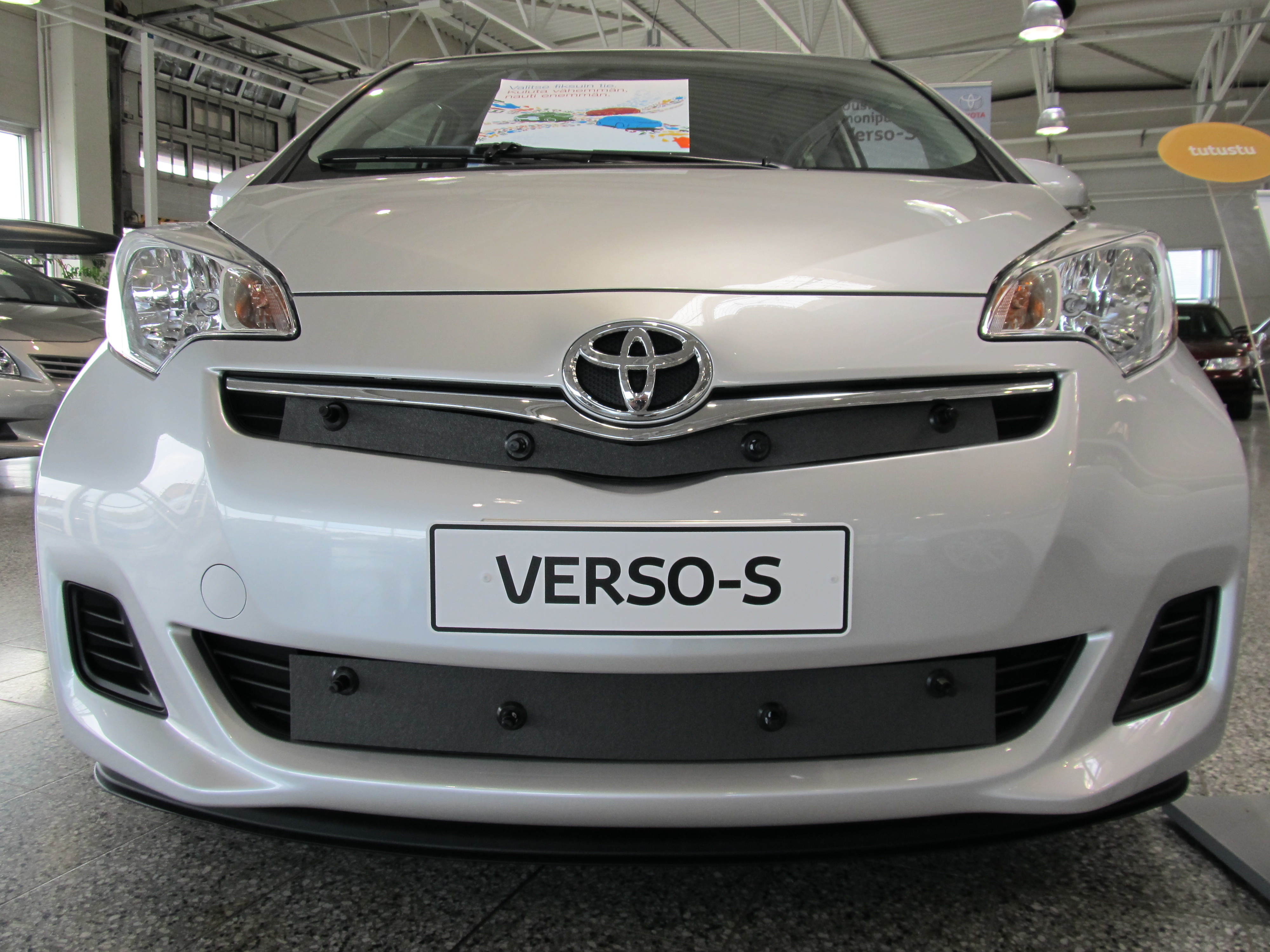 Maskisuoja Toyota Verso S 2011-2013