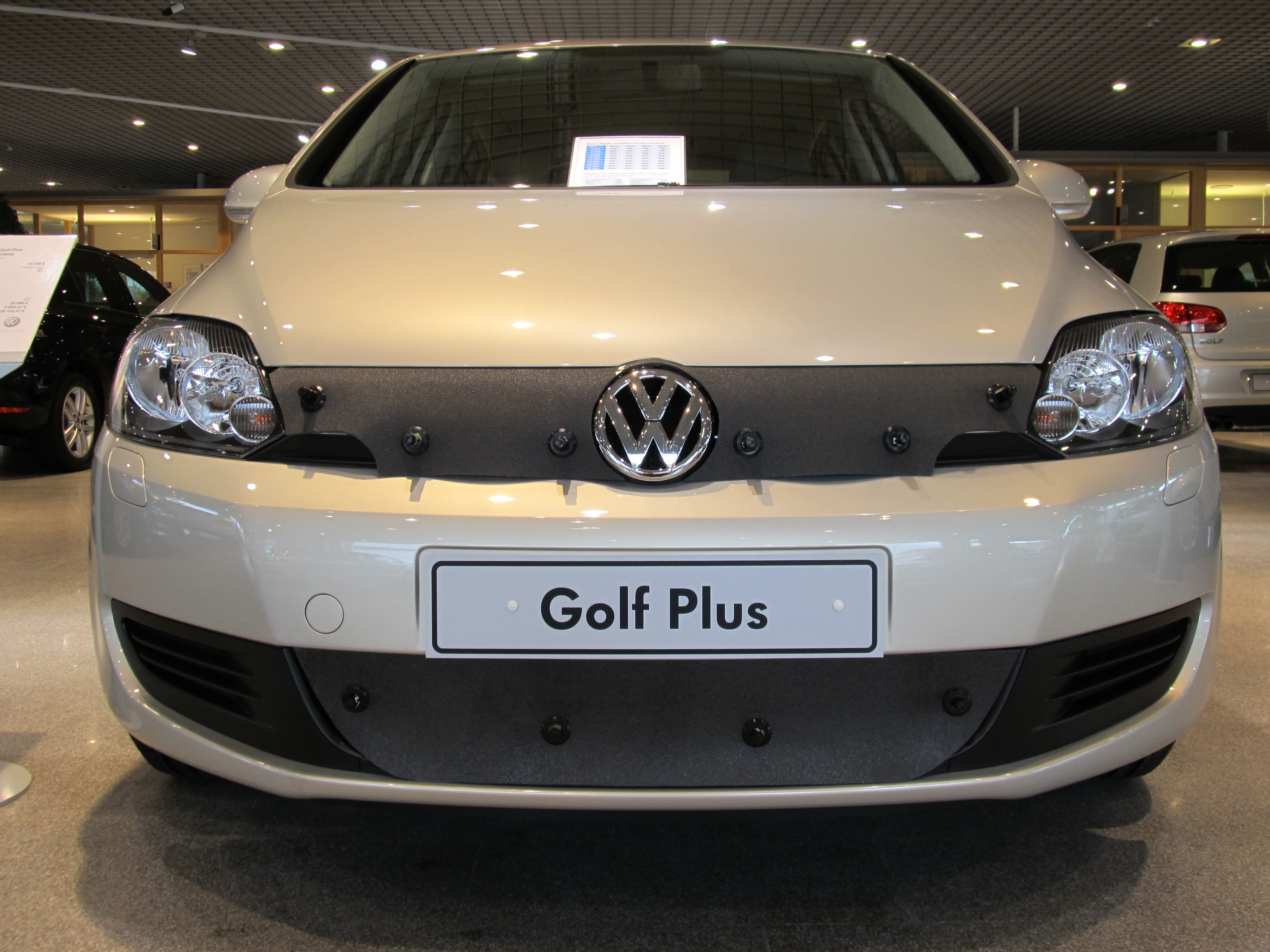 Maskisuoja Volkswagen Golf Plus 2009-2014