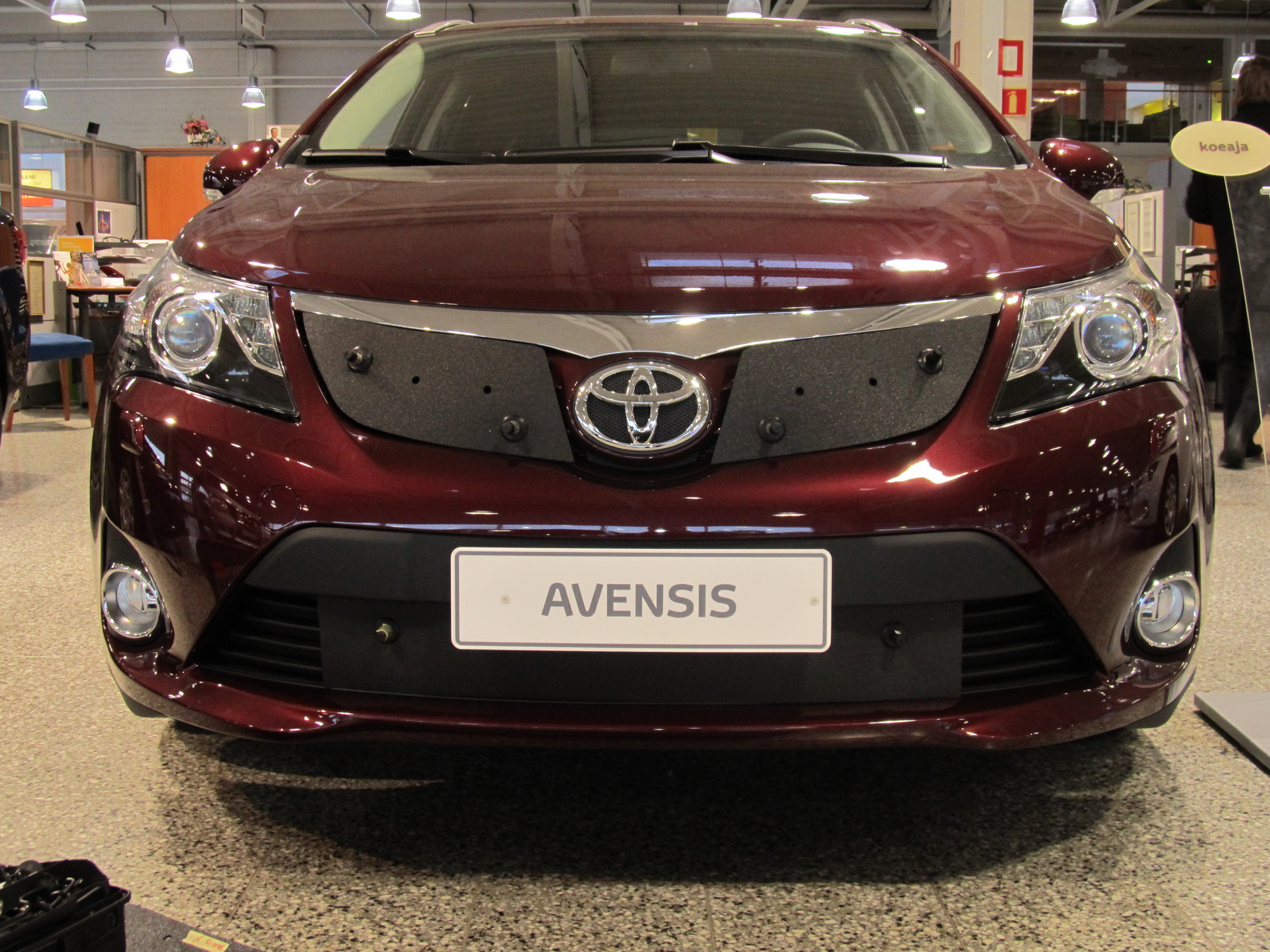 Maskisuoja Toyota Avensis 2009-2011 (Kopio)