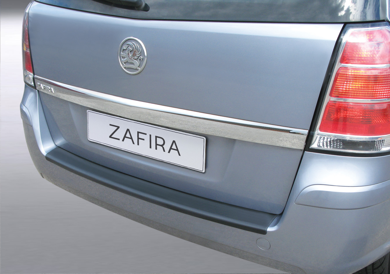 Takapuskurin kolhusuoja Opel Zafira 5d 6/2005- (EI OPC)