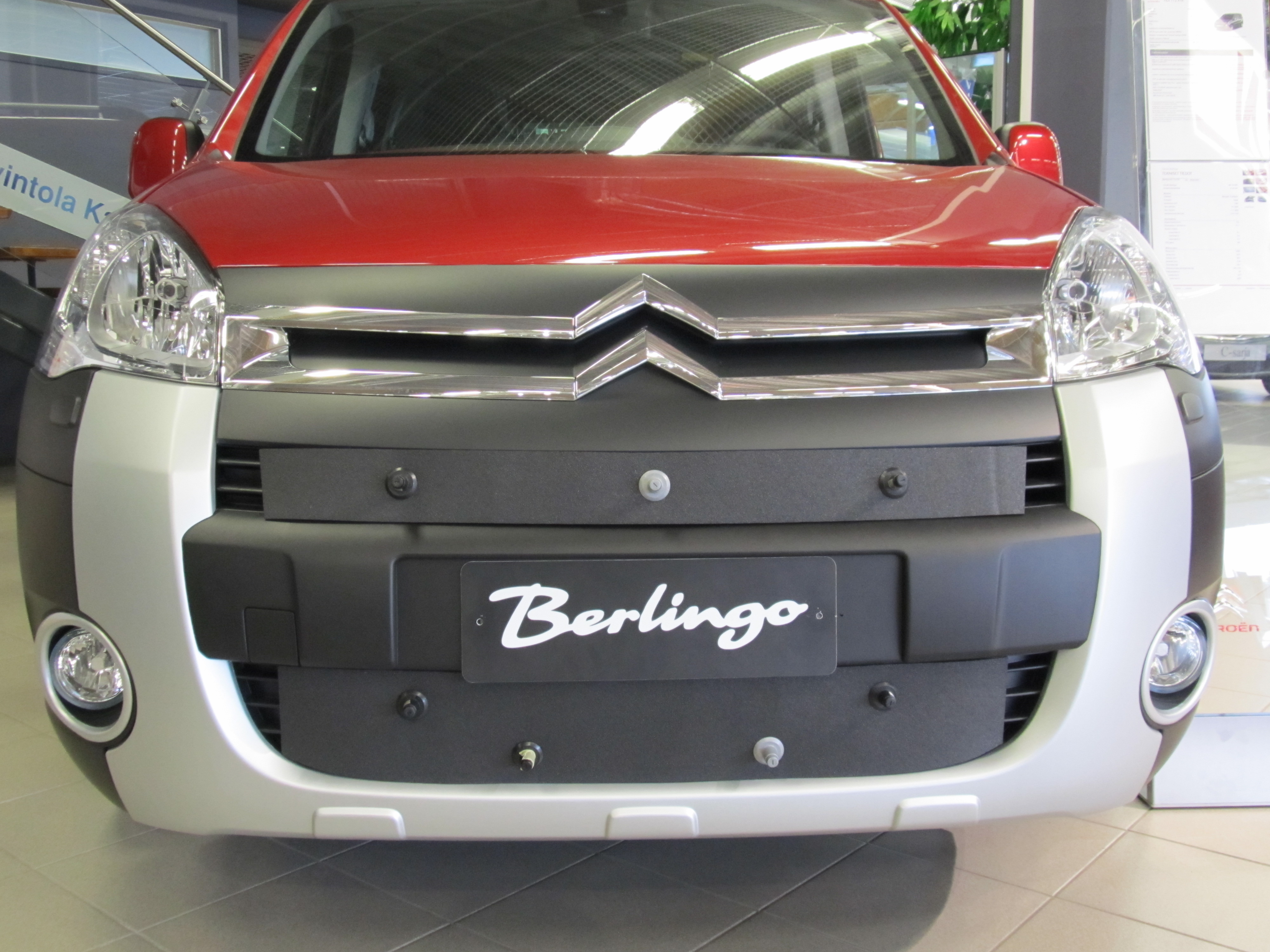 Maskisuoja Citroen Berlingo 2008-2012