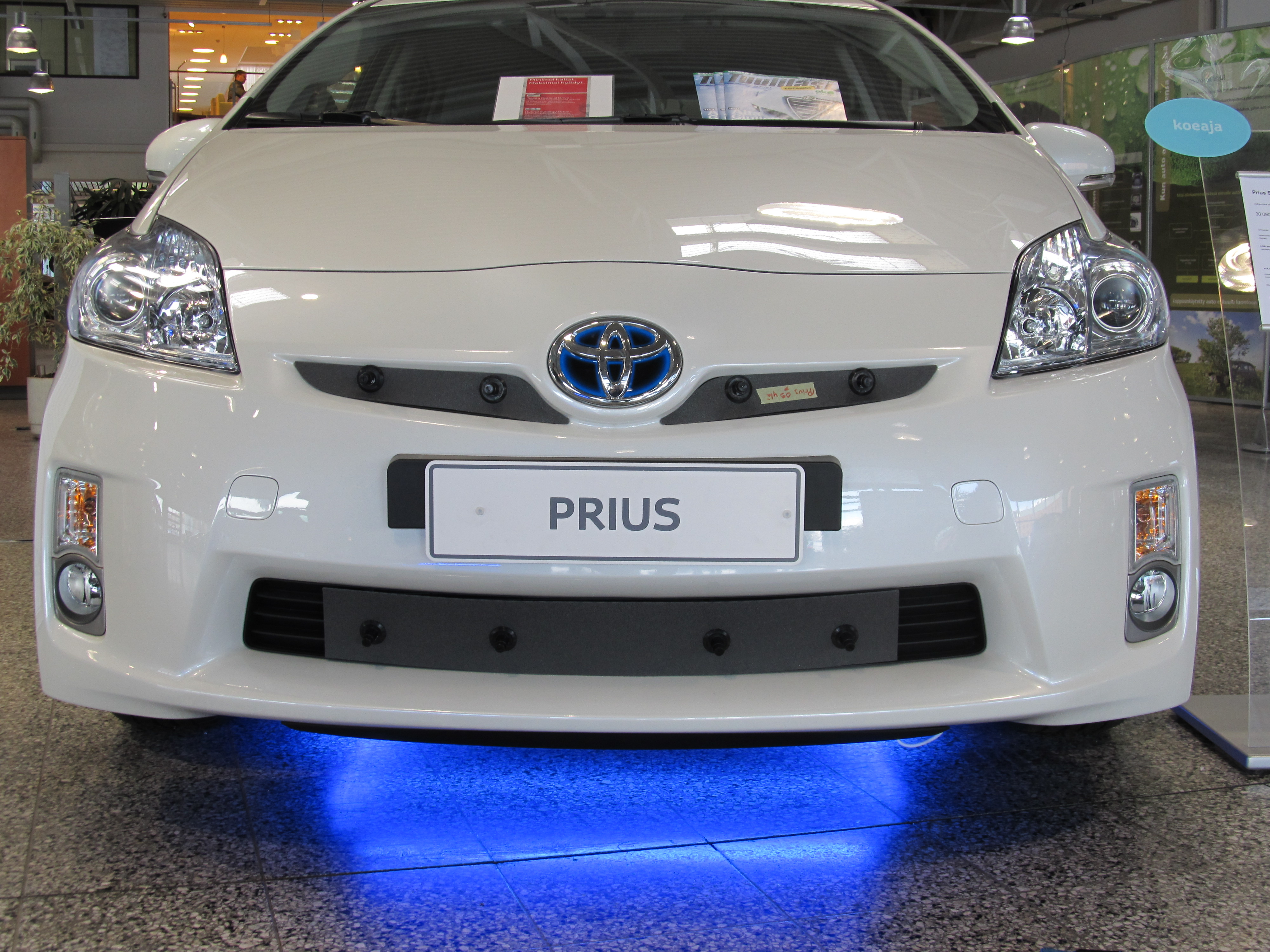 Maskisuoja Toyota Prius 2009-2012