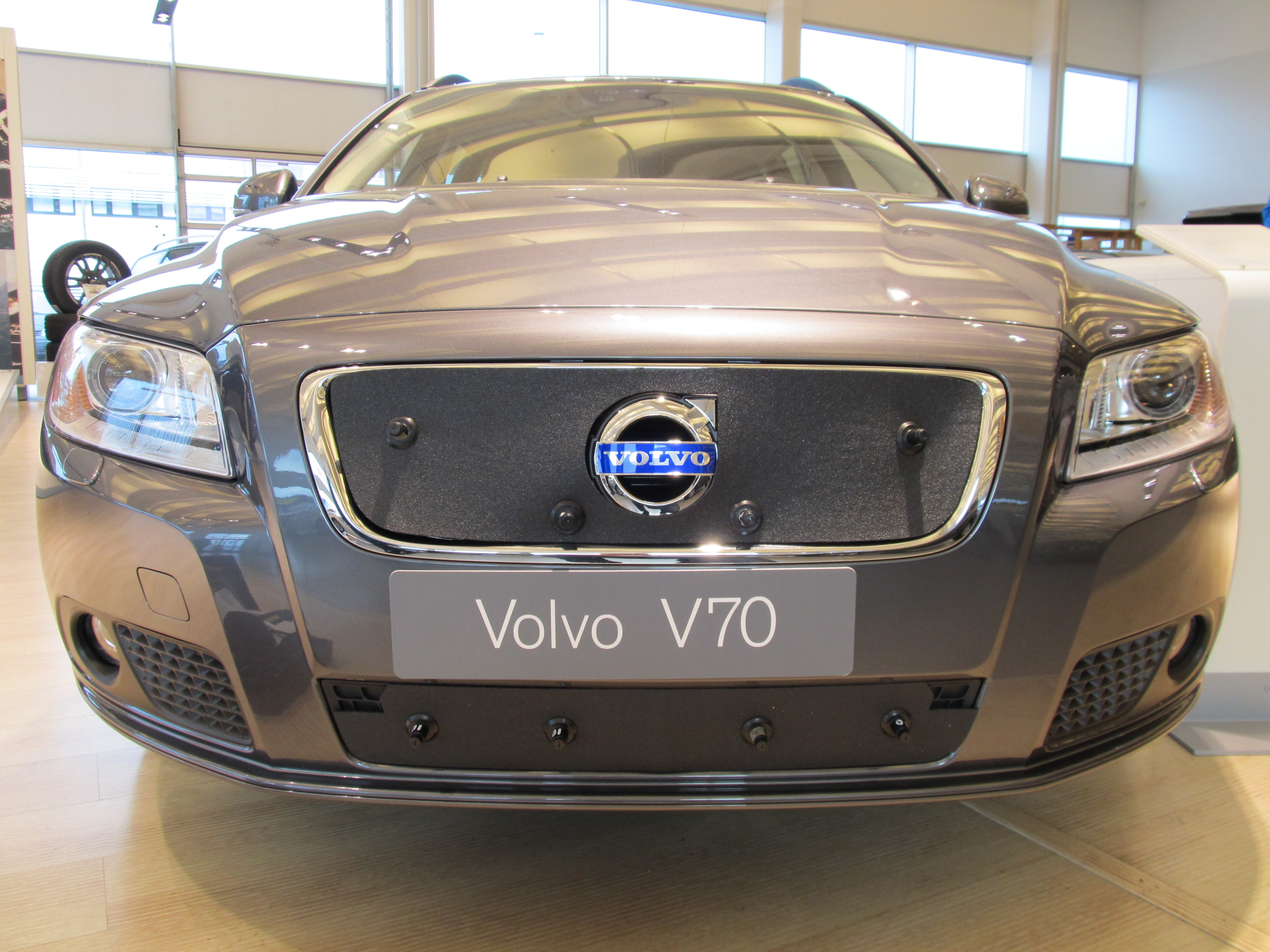 Maskisuoja Volvo V70 10-13, täysin avoin säleikkö