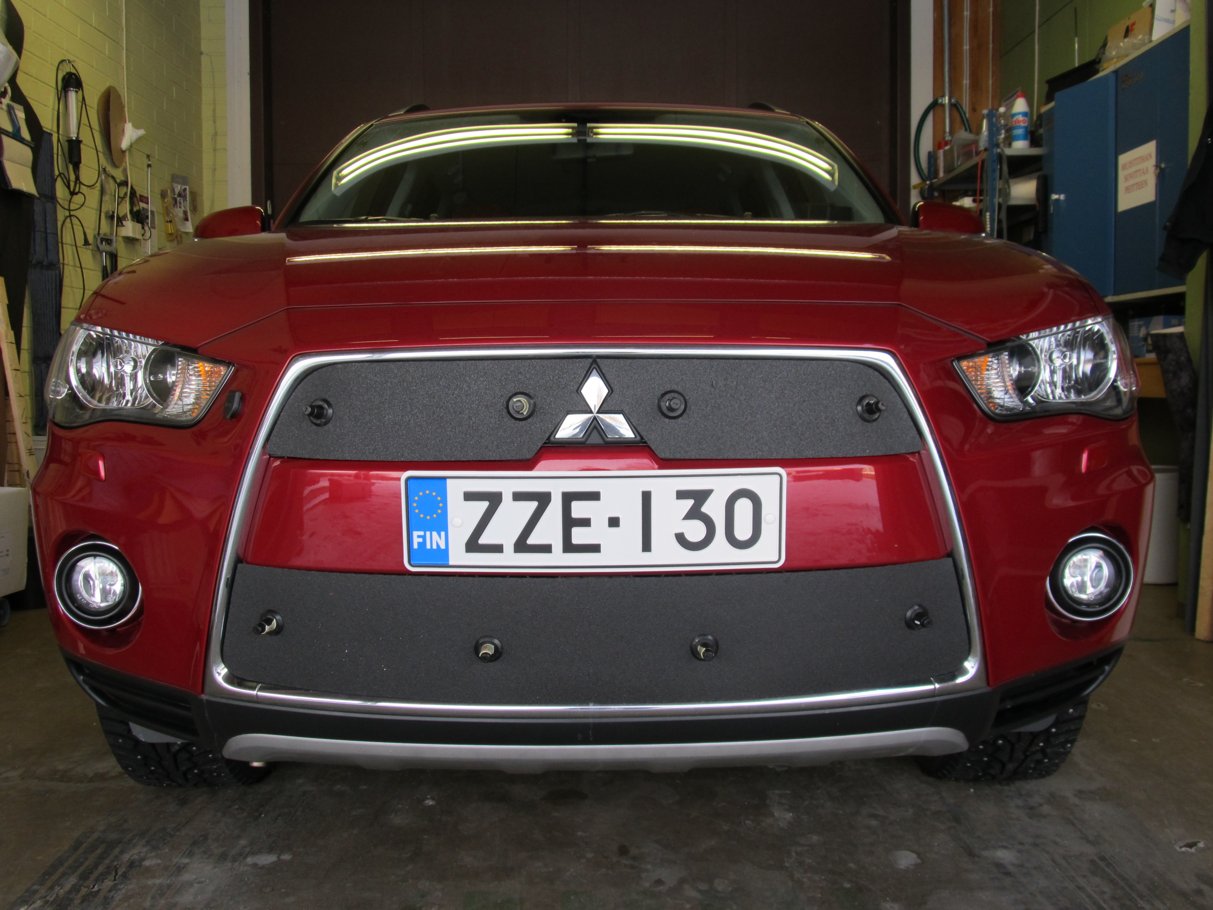 Maskisuoja Mitsubishi Outlander 2011-2012