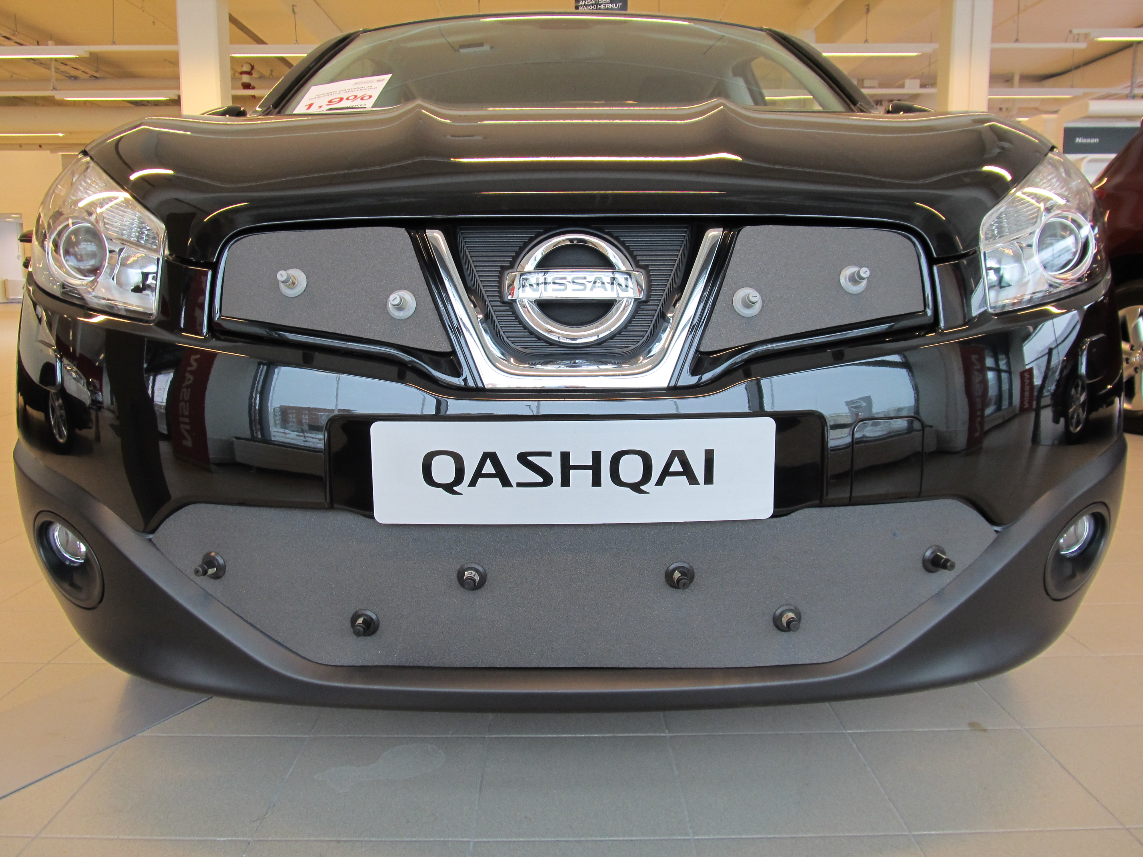 Maskisuoja Nissan Qashqai/+2 2011-2013